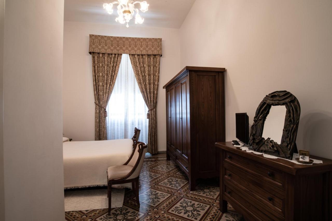 Hotel Aer Bj Vittoria Cagliari Exteriör bild