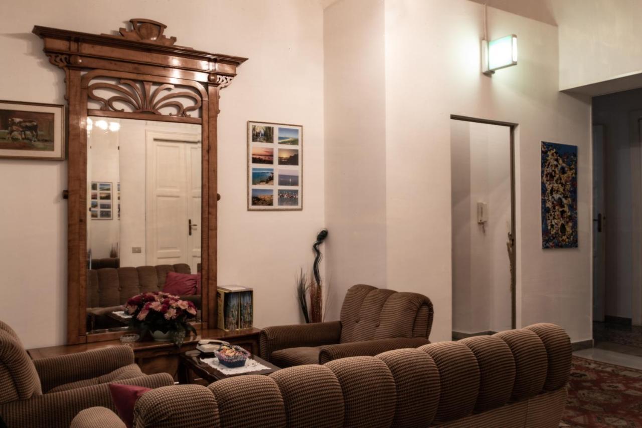 Hotel Aer Bj Vittoria Cagliari Exteriör bild