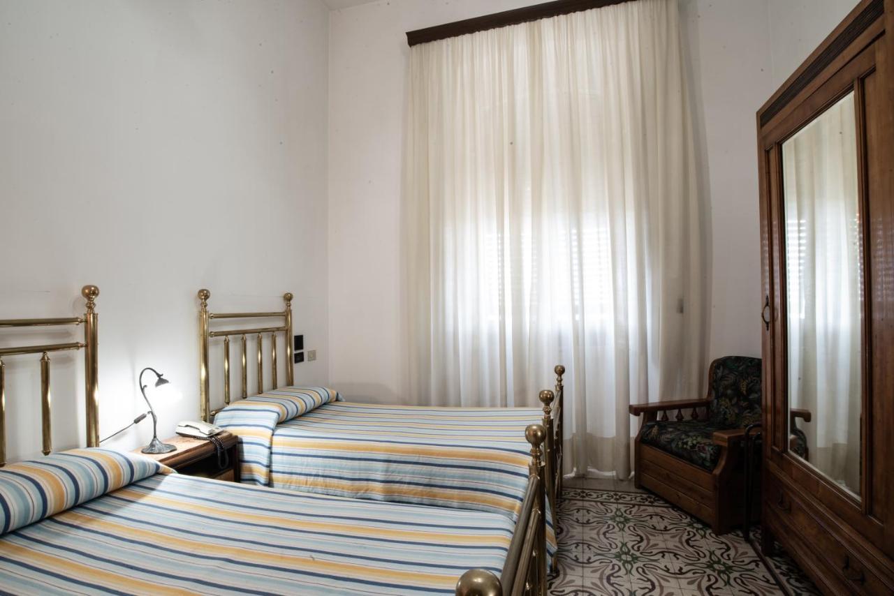 Hotel Aer Bj Vittoria Cagliari Exteriör bild