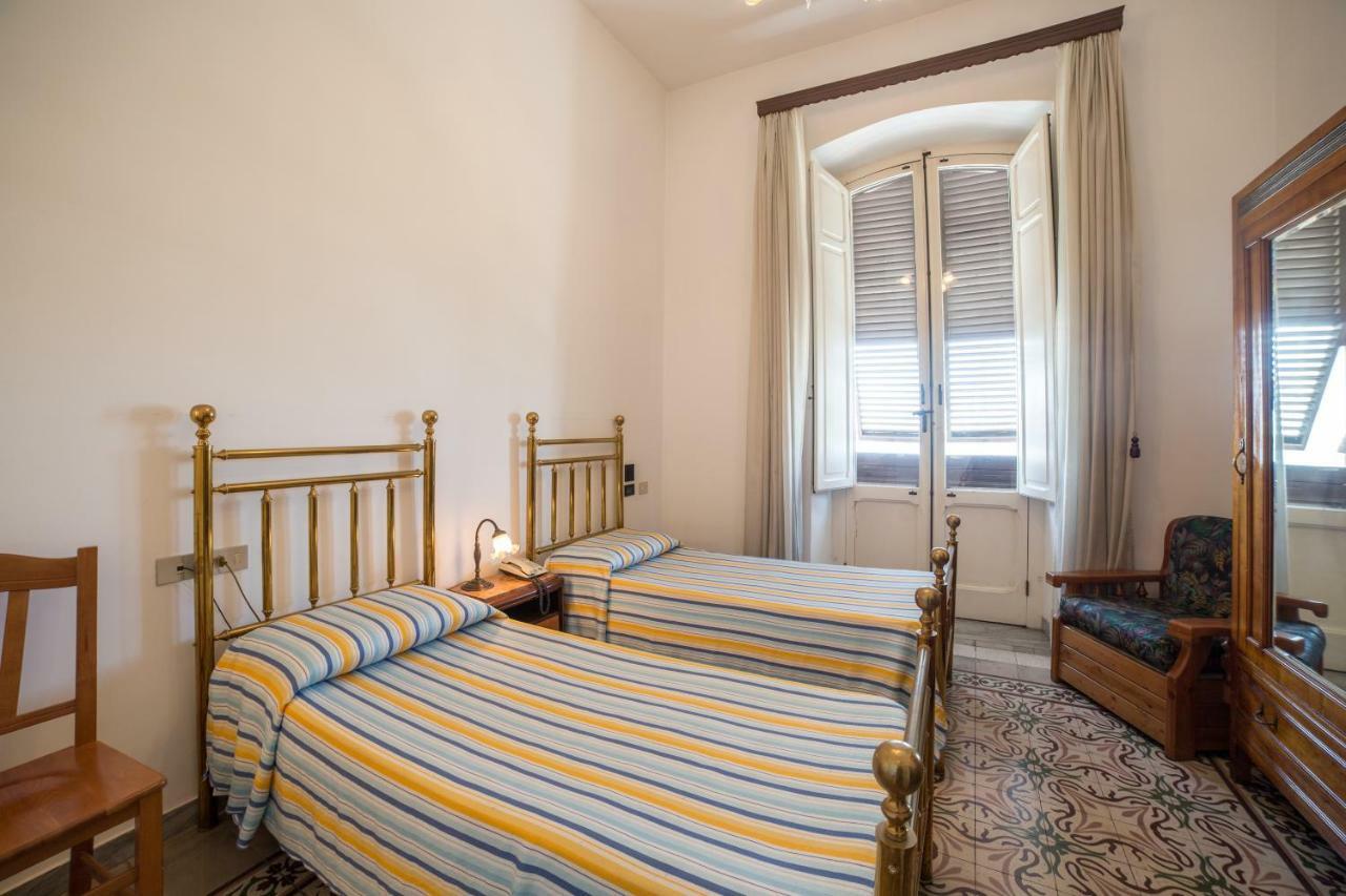 Hotel Aer Bj Vittoria Cagliari Exteriör bild