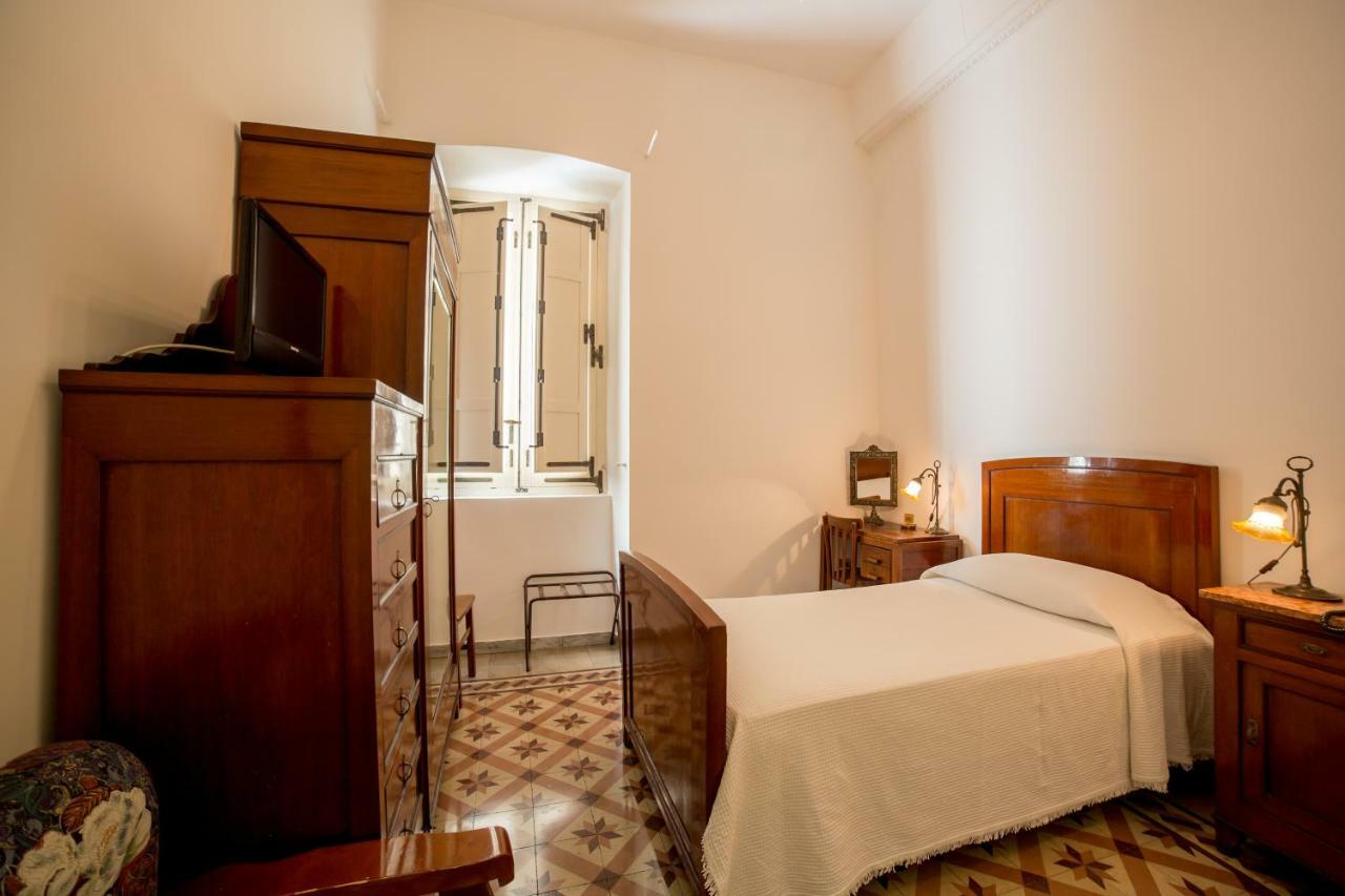 Hotel Aer Bj Vittoria Cagliari Exteriör bild